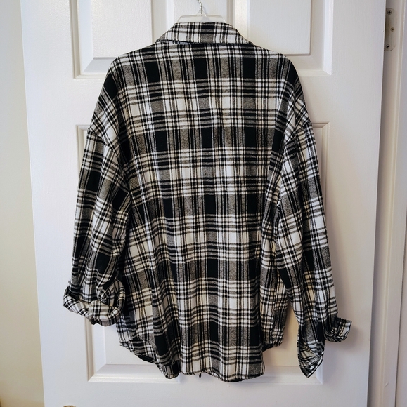 Oversized cozy button down top - Picture 9 of 10